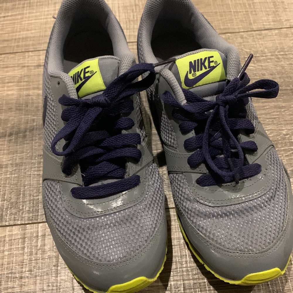Nike woman sneaker size 7 - Picture 2 of 7